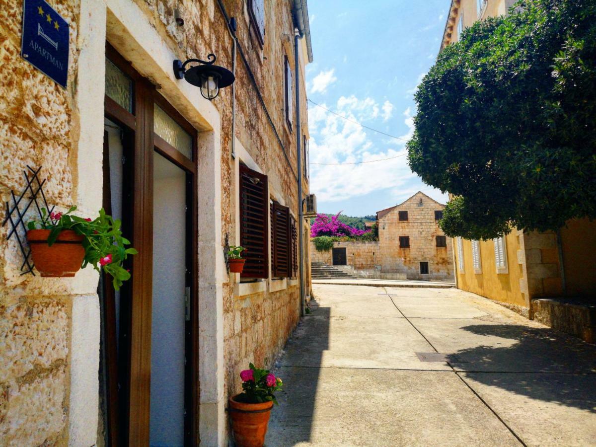 Apartman Michelangelo In The Centar Of Supetar Exterior foto