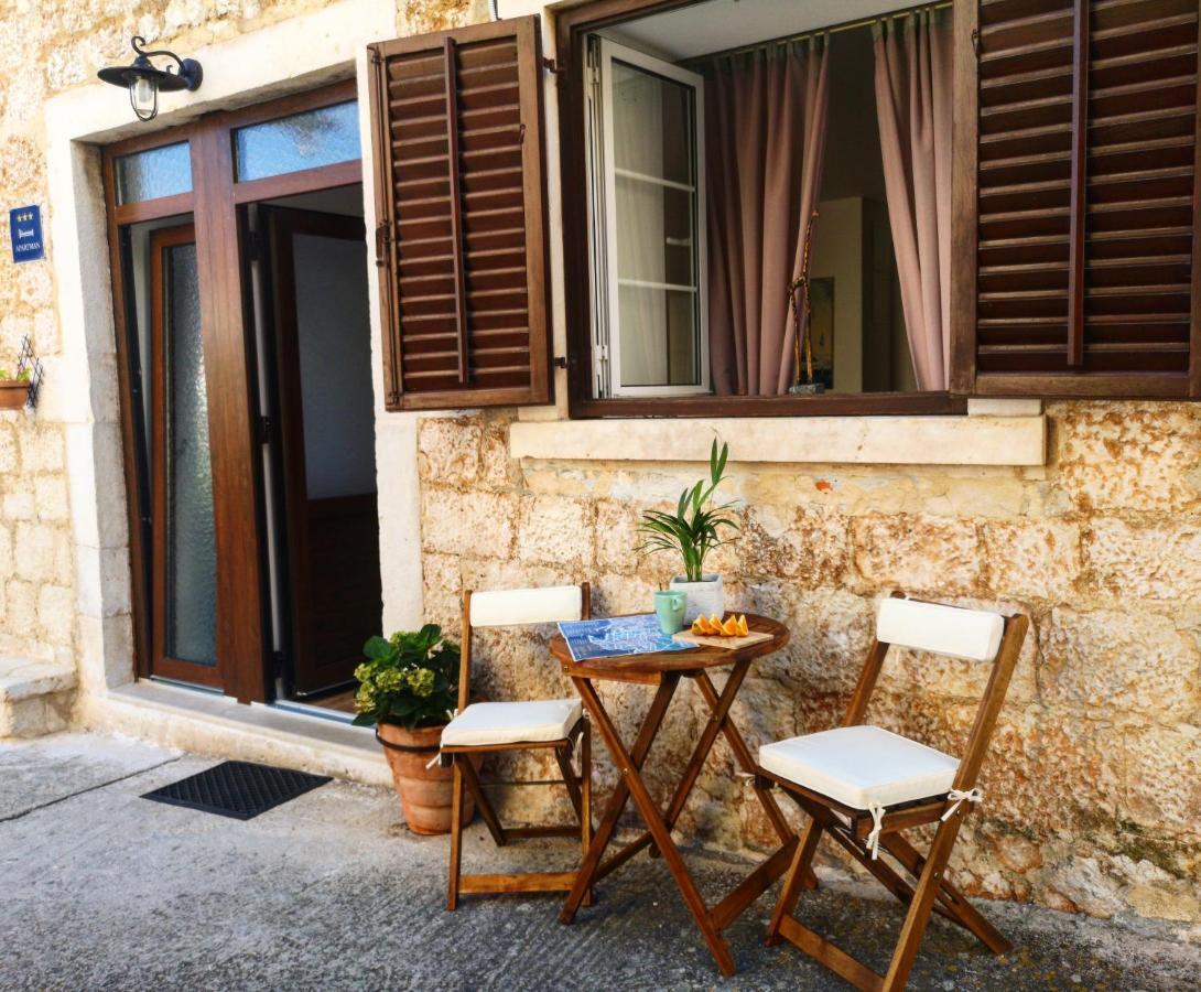 Apartman Michelangelo In The Centar Of Supetar Exterior foto